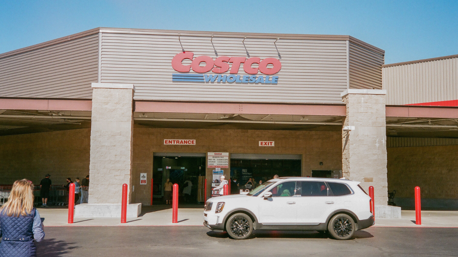 Costco’s Best-Kept Secrets: 10 Weird Tricks Only Superfans Know